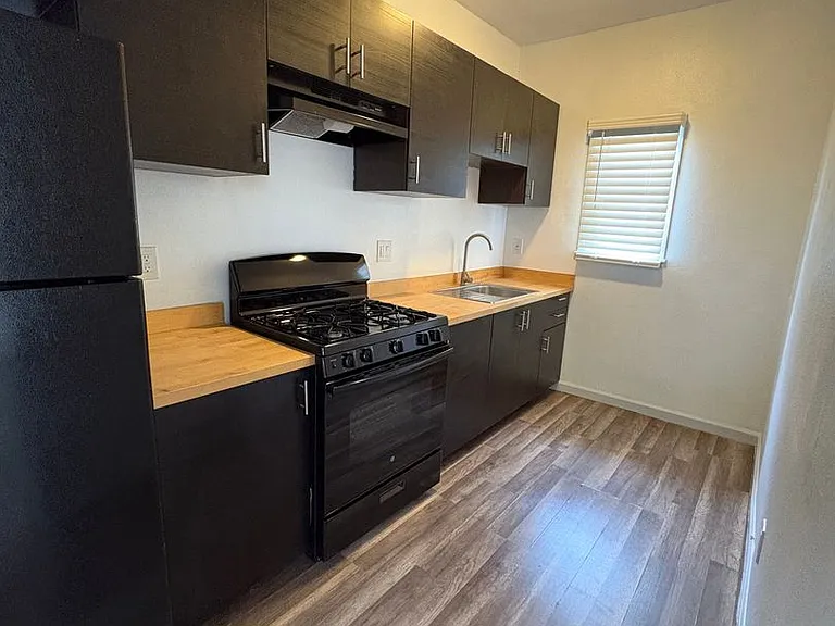 1000 Redondo Ave — Photo 10