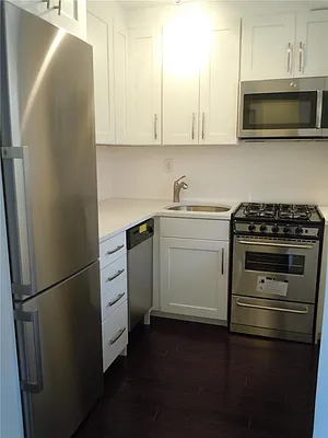 Sold by R New York | media 34