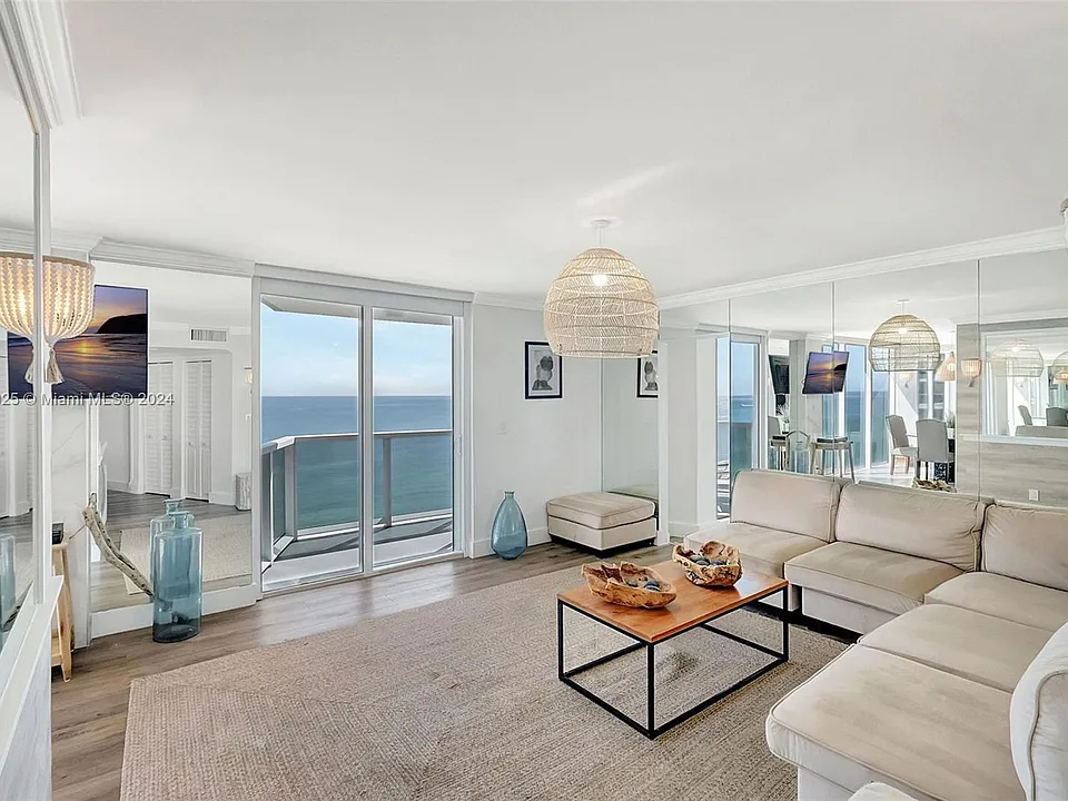 2401 Collins Ave #1902