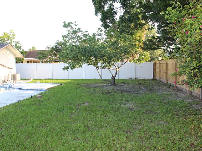 5556 Pentail Cir — Photo 17