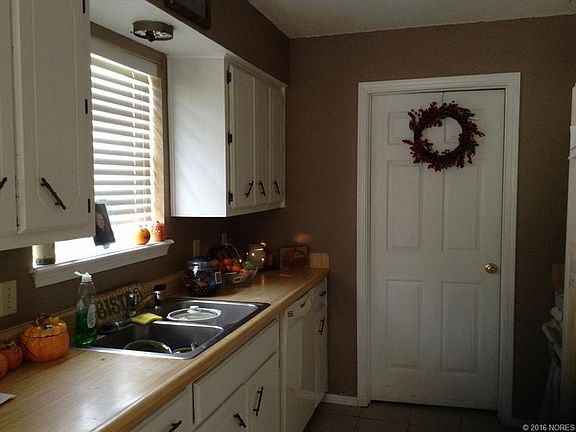 5th image of 923 N Hodge St