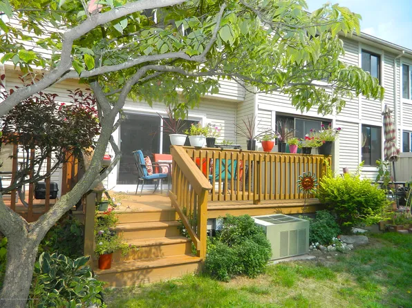 2015 Lac Du Mont Dr, Haslett, MI 48840