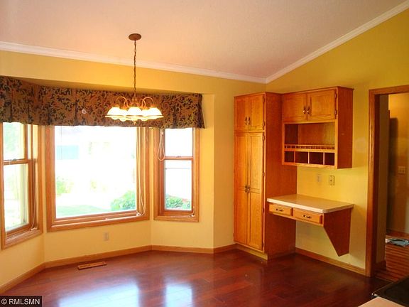 3rd image of 211 Shamrock Dr