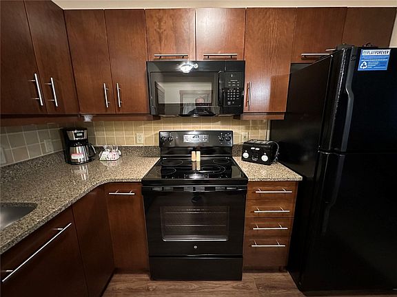 5th image of 172 Beeler Place #102-D