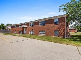 108 College Park Ct, Normal, IL 61761