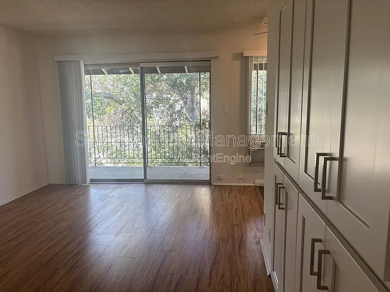 10424 Parr Ave #E — Photo 3
