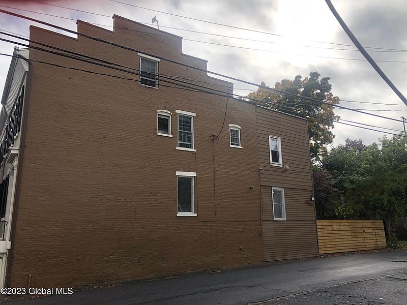 2nd image of 1 Franklin Place