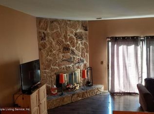 42 Hammock Ln, Staten Island, NY 10312