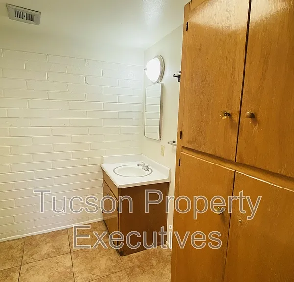 4239 E Lee St — Photo 10