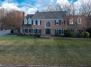 9525 Crosspointe Dr, Fairfax Station, VA 22039