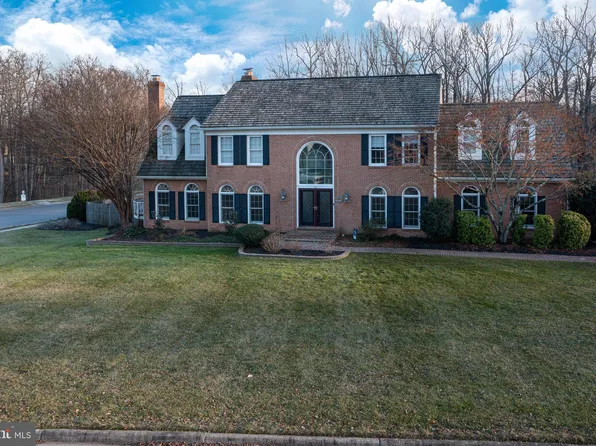 9525 Crosspointe Dr, Fairfax Station, VA 22039