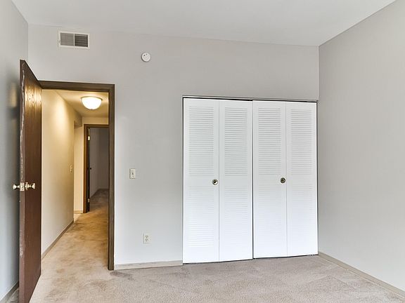 2nd image of 5527 Pershing Ave APT 22