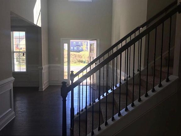 4th image of 319 Winton Ct