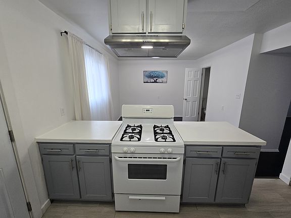 3rd image of 470 Zahn Dr #4