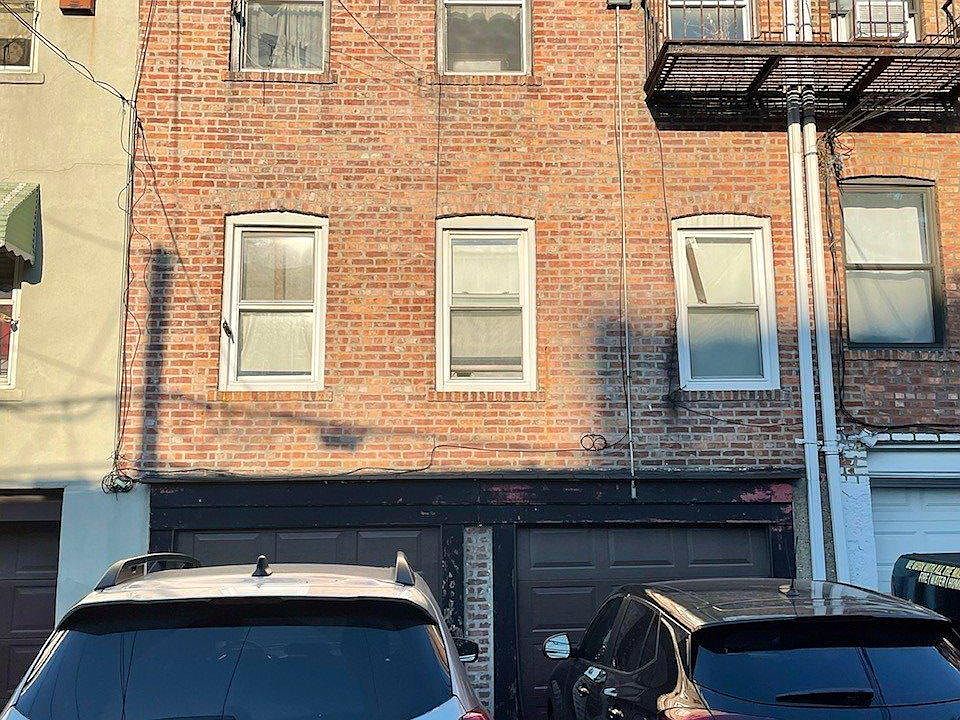 2nd image of 4828 45th St