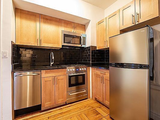 3rd image of 305 Lexington Ave APT 5C