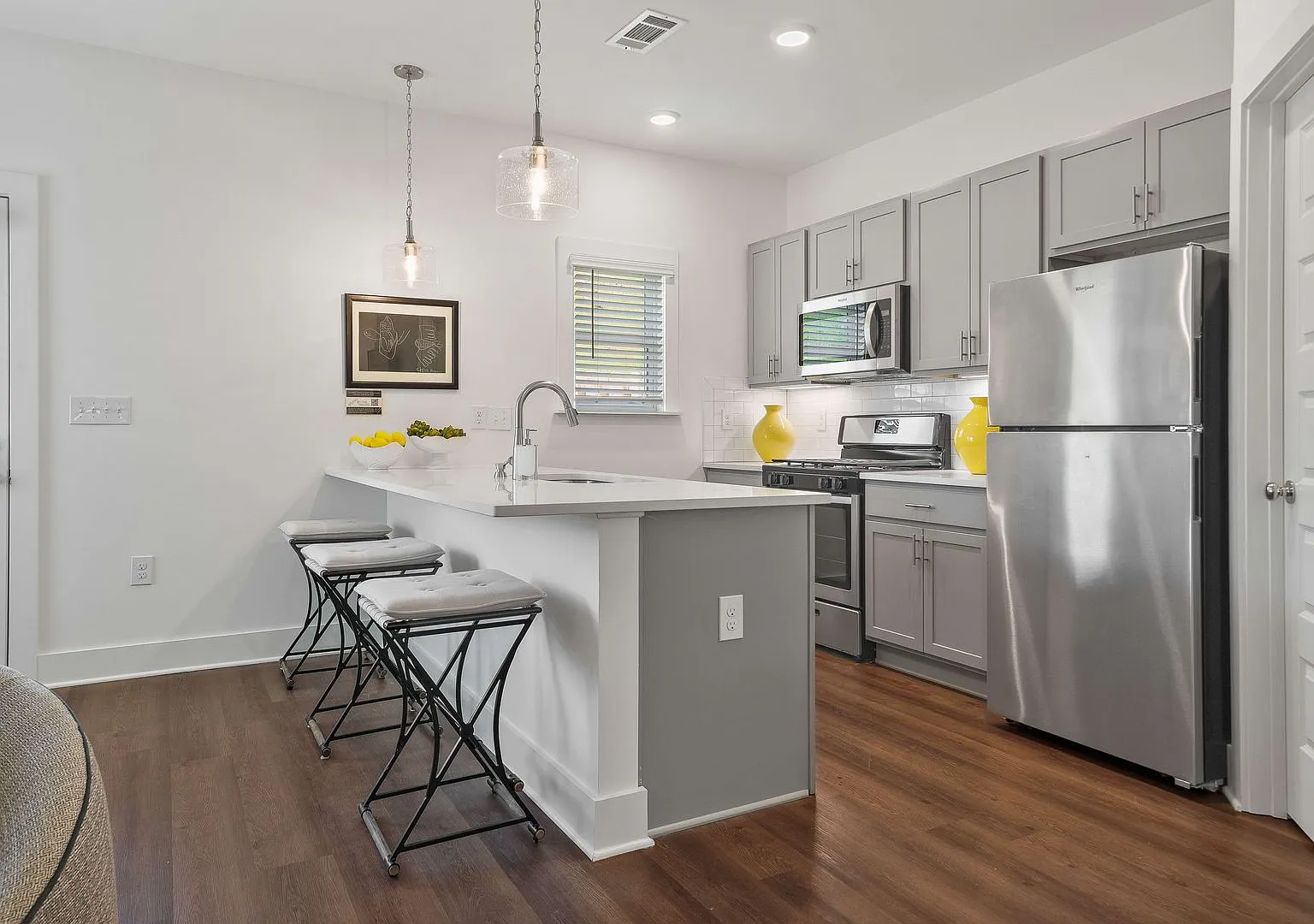 Luxury Finishes, Fenced Backyard, and Attached Garage! — Photo 4