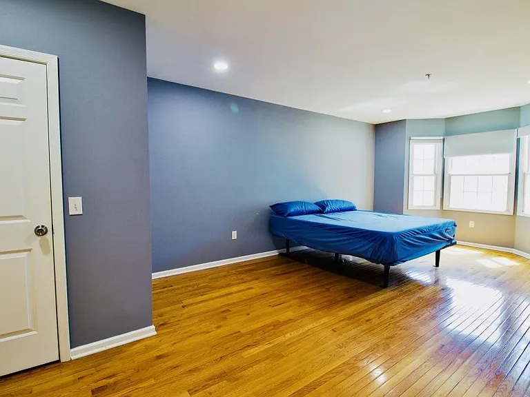 340 The Promenade — Photo 24