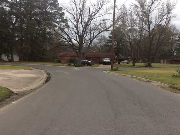 3rd image of 637 Brooksdale Dr
