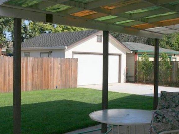 Detached Garage