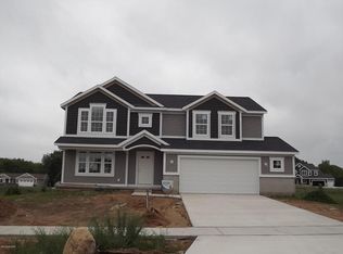 2455 Bridle Way NE, Belmont, MI 49306