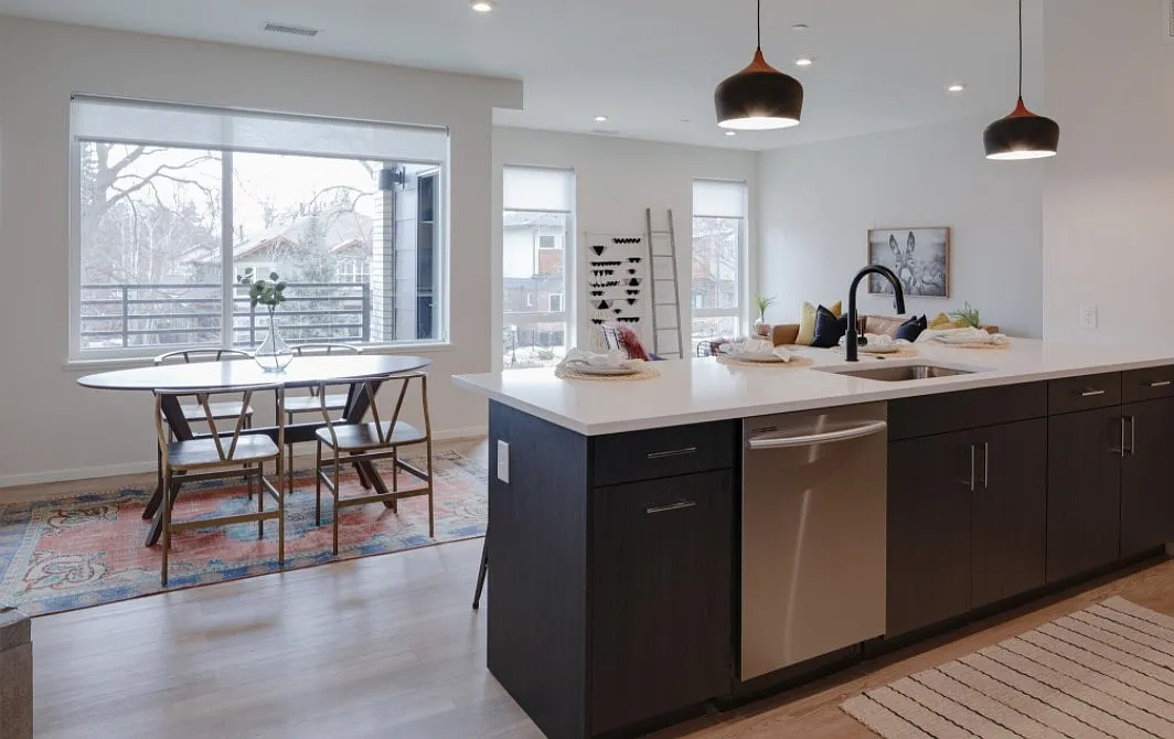 2049 S. Columbine Street — Photo 3