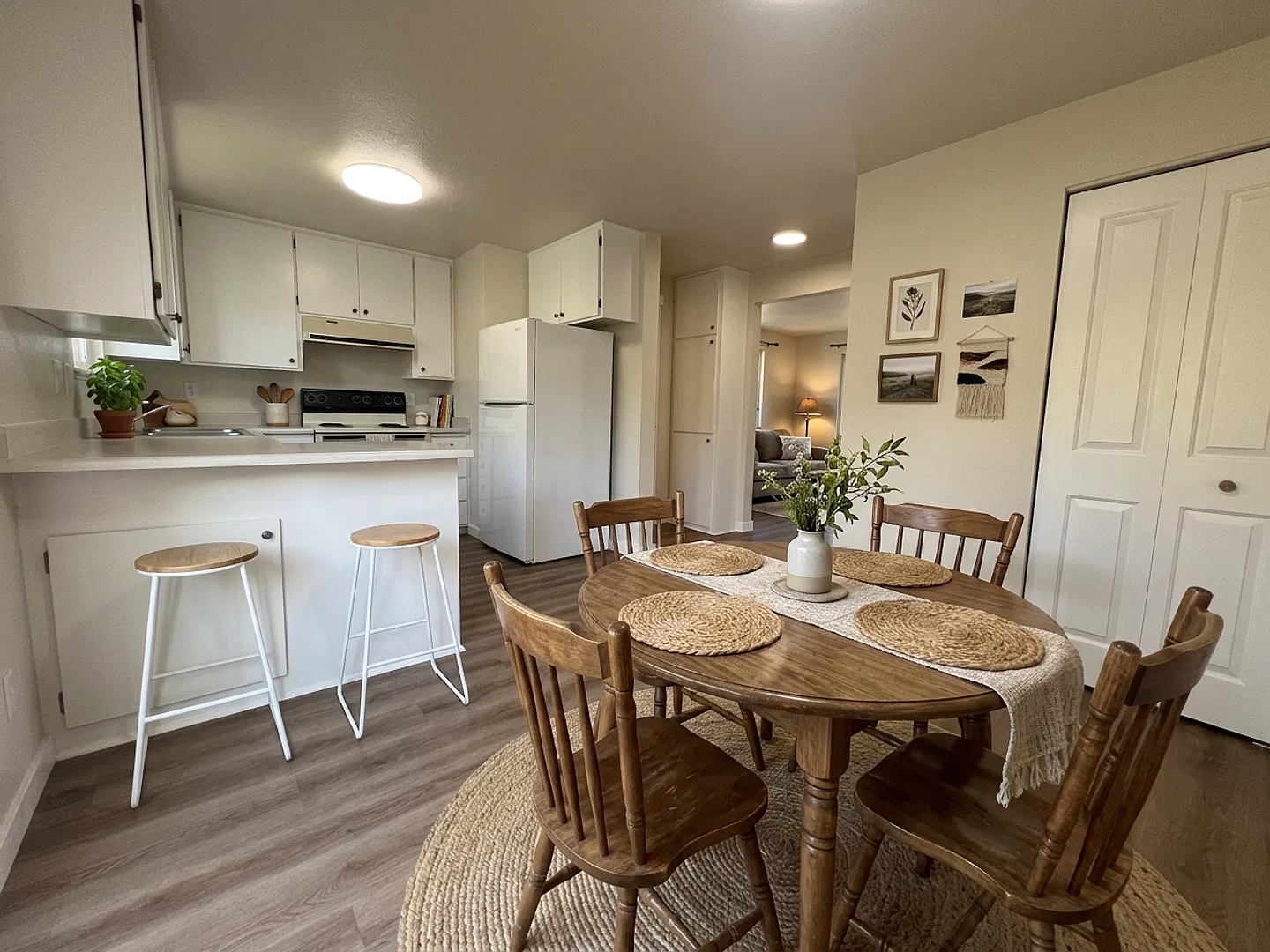 Two bedroom townhouse in centrally located duplex | Available Now! — Photo 4