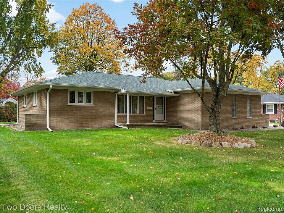 1st image of 220 E Meldrum Cir