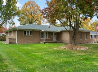 220 E Meldrum Cir, Saint Clair, MI