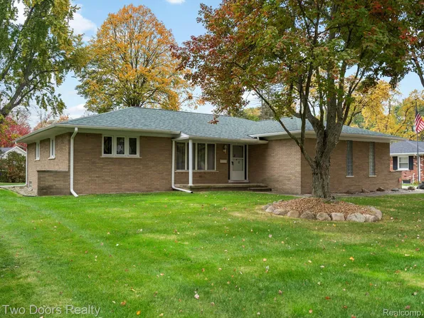 220 E Meldrum Cir, Saint Clair, MI 48079