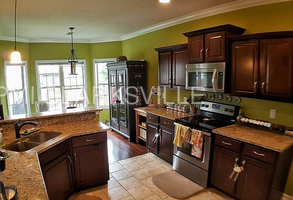 4th image of 3701 Windhaven Ct