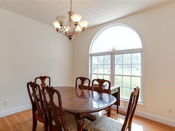 4th image of 503 Juniper Ct