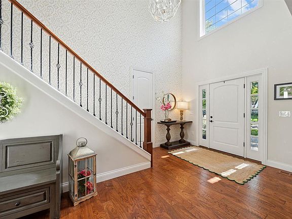 2nd image of 1423 Breezeridge Dr