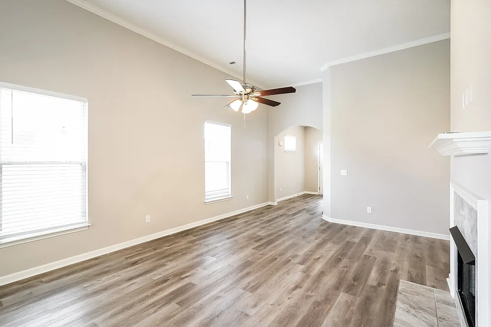 3 bed, 2.0 bath, 1596 sqft, $2,325 — Photo 4