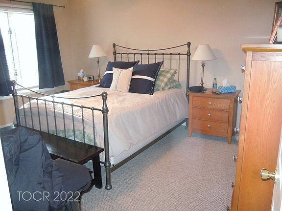 5th image of 140 Surrey Ct