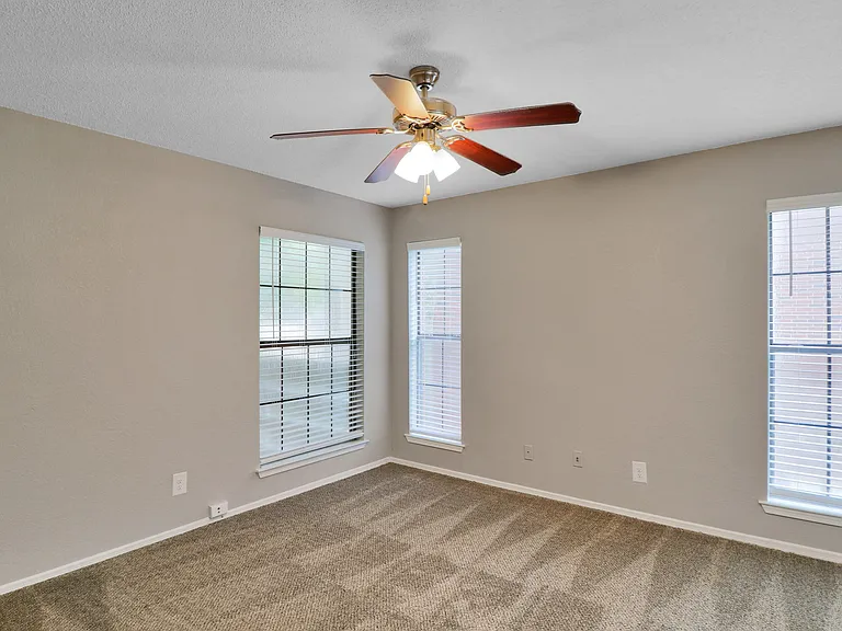 Silverwood Apartments — Photo 57