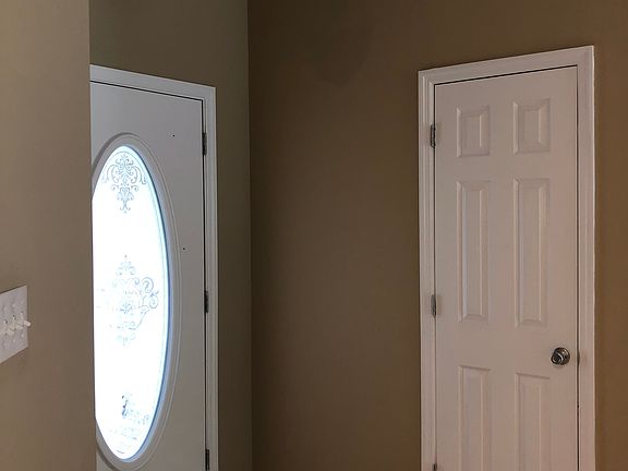 2nd image of 12 Whispering Pines Cir