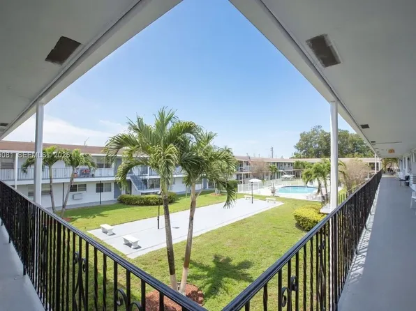 7401 Pines Blvd APT 222, Hollywood, FL 33024