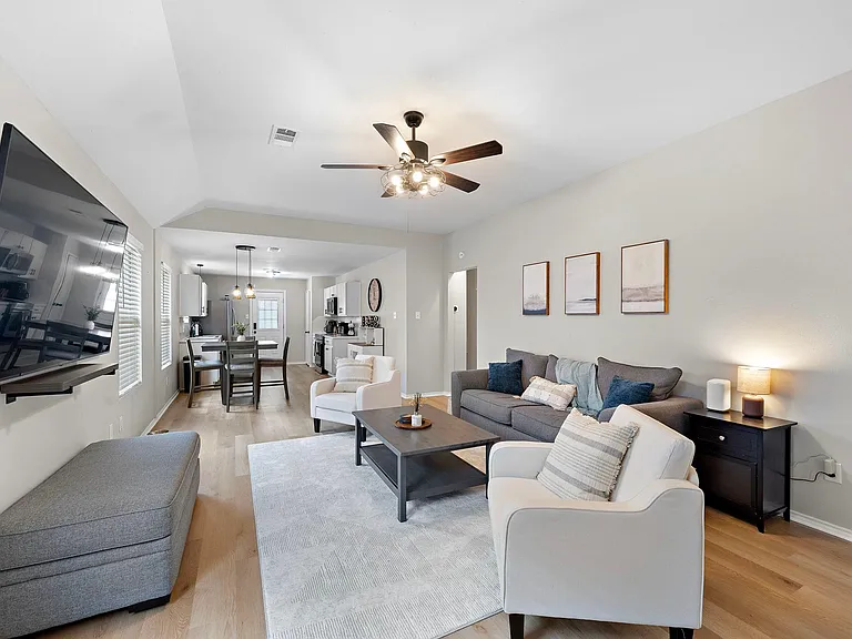 19719 Shores Edge Dr — Photo 1