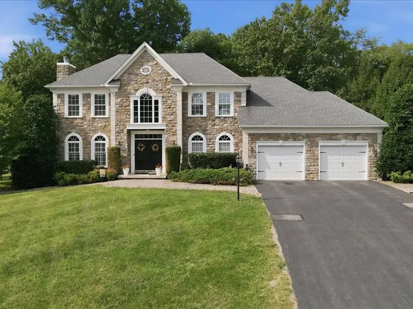 17 Rivanna Run, Falling Waters, WV 25419