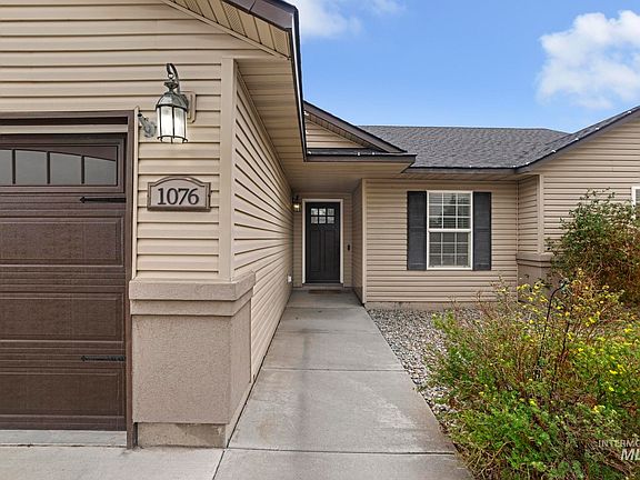 3rd image of 1076 Arrow Wood Ct