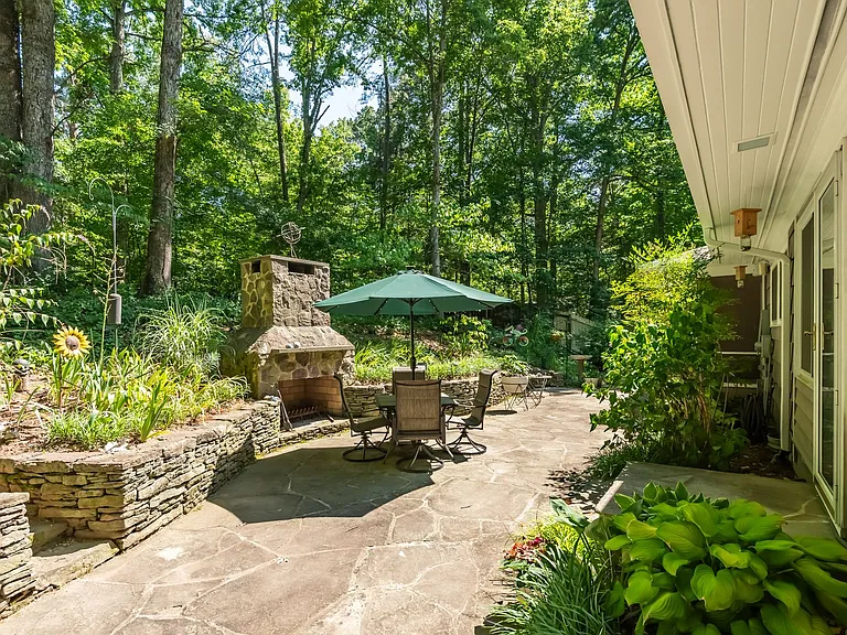211 Celeste Cir — Photo 30