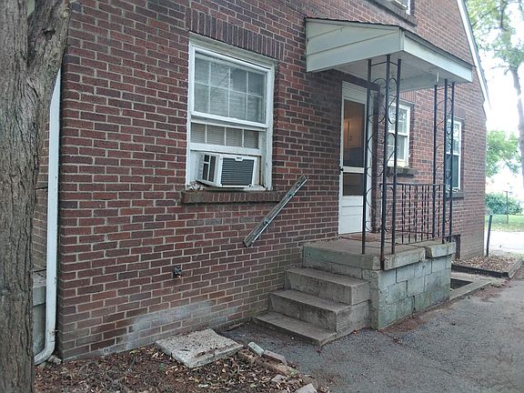 2nd image of 531 Rosemont Gdn Floor 1