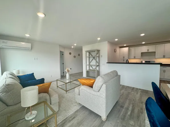 600 Garfield St SE, Warroad, MN 56763