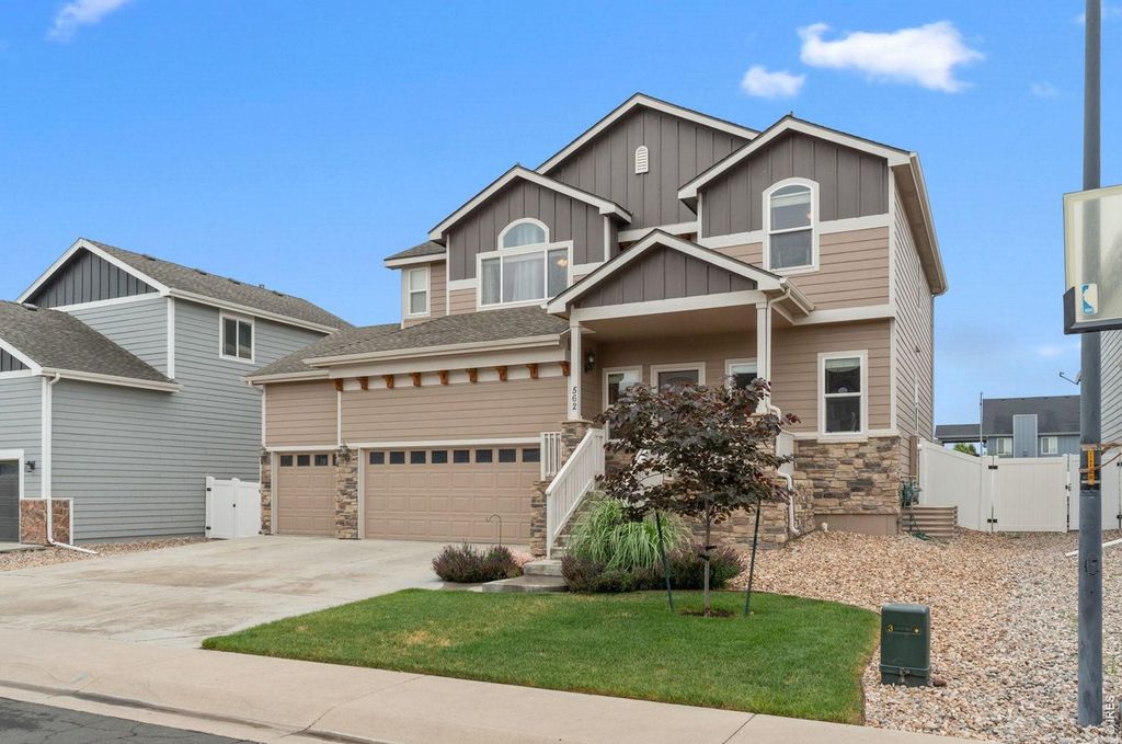 562 Dakota Ct