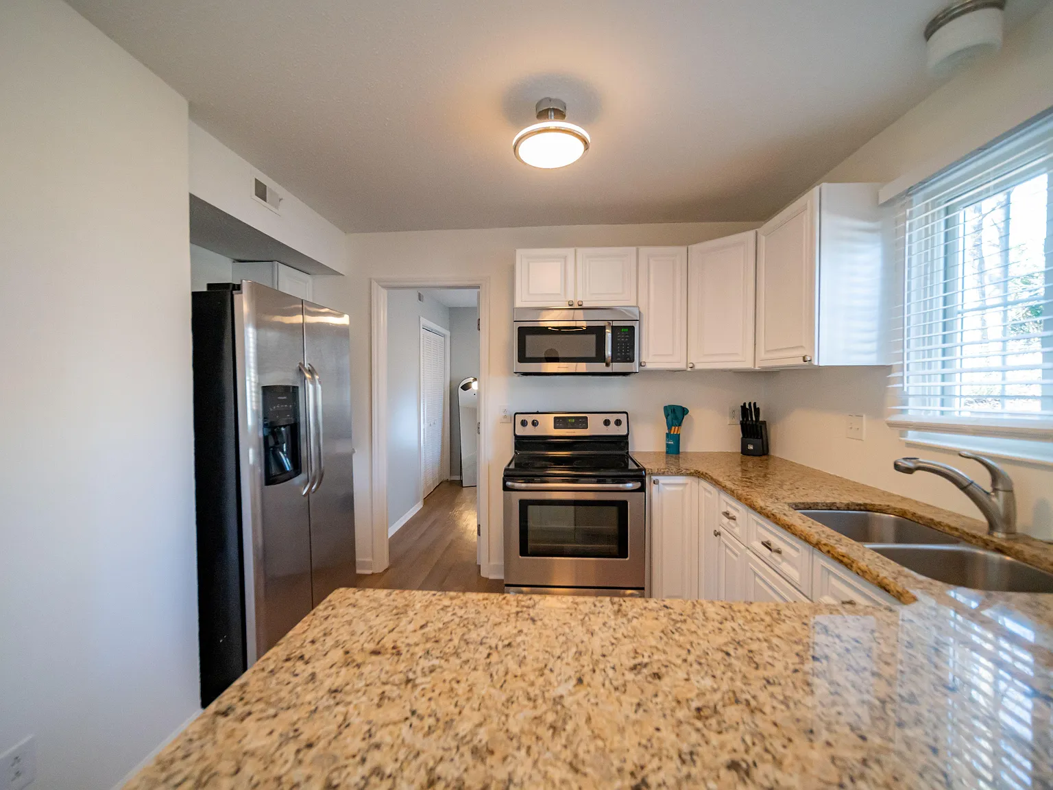 4 bed, 3.0 bath, 2240 sqft, $953 — Photo 3