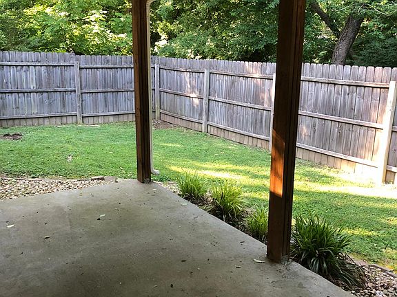 2nd image of 948 Heritage Pl