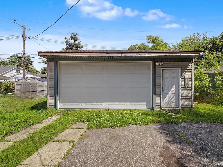1301 E Muir Ave — Photo 13