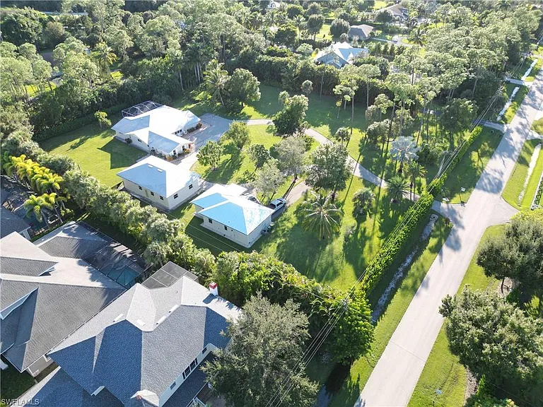 2950 Coach House Ln — Photo 49