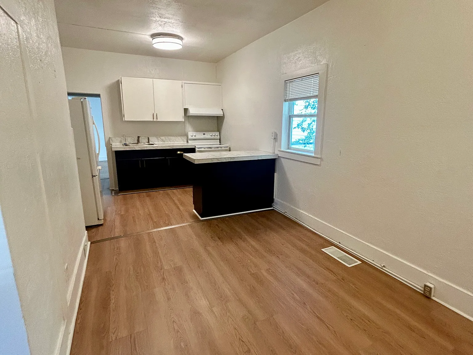 2 bed, 600 sqft, $1,200 — Photo 2